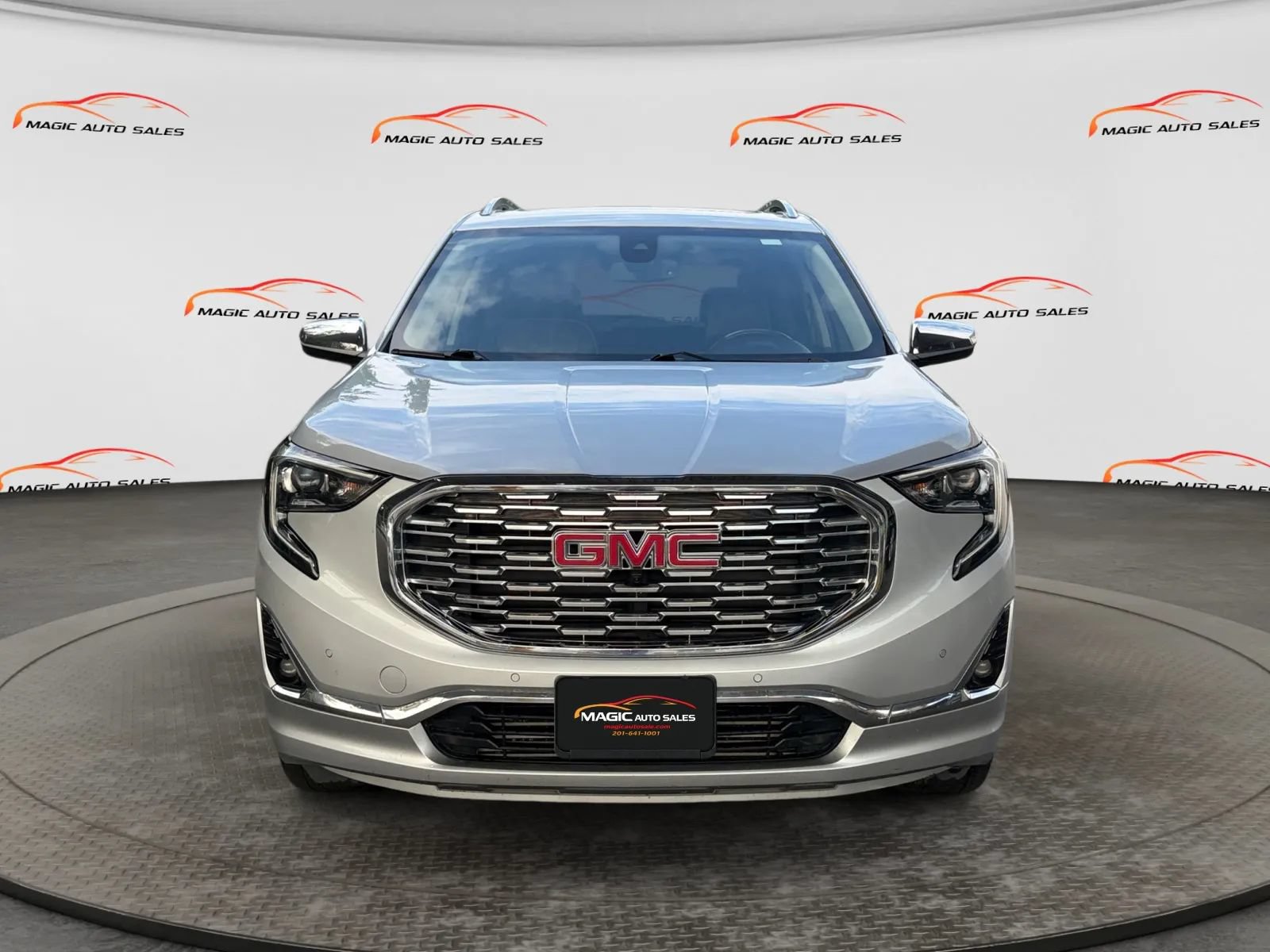 Used 2018 GMC Terrain Denali w/ Advanced Safety Package AWD/4WD image 3