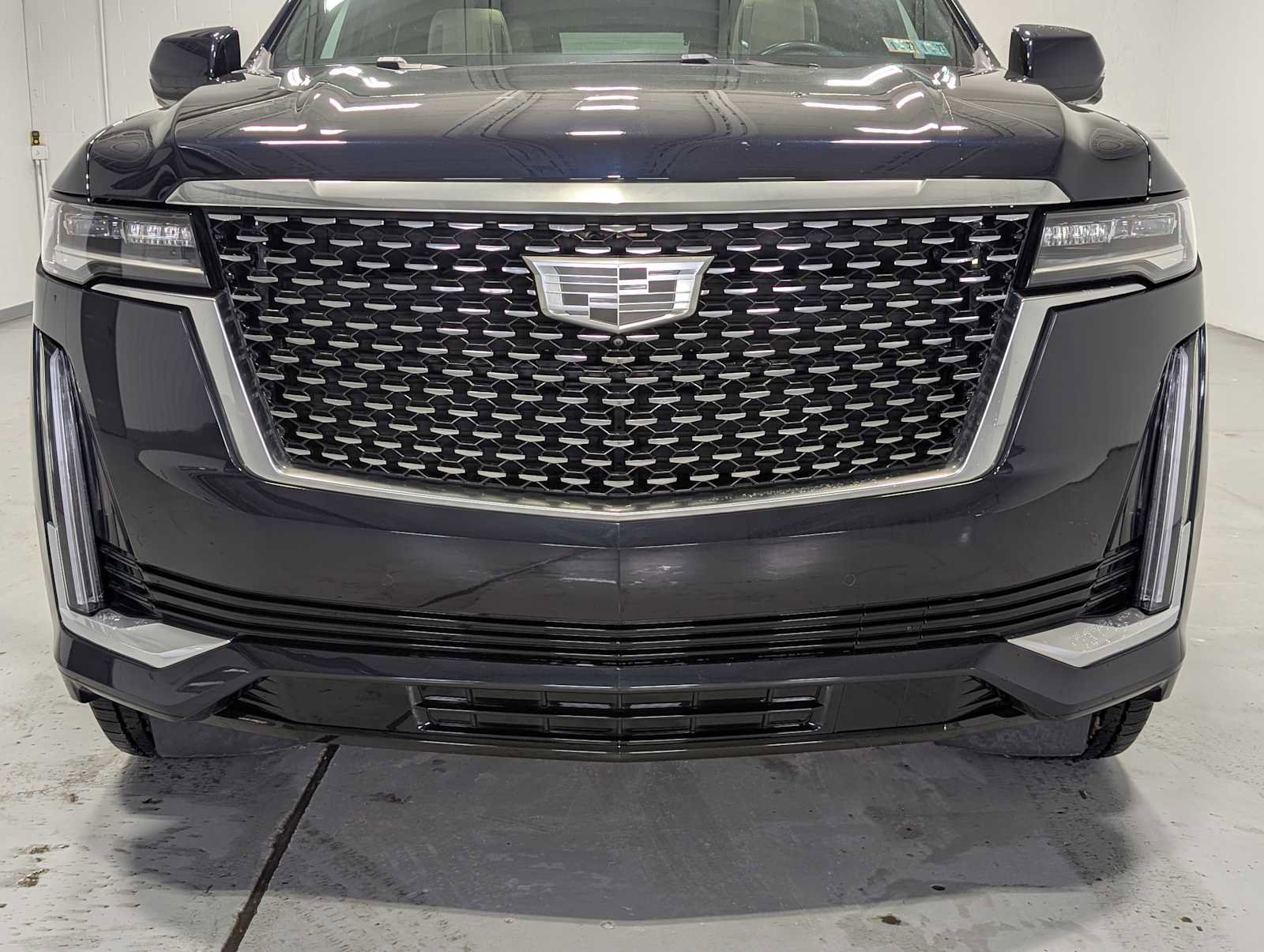 Certified 2021 Cadillac Escalade Premium Luxury image 2