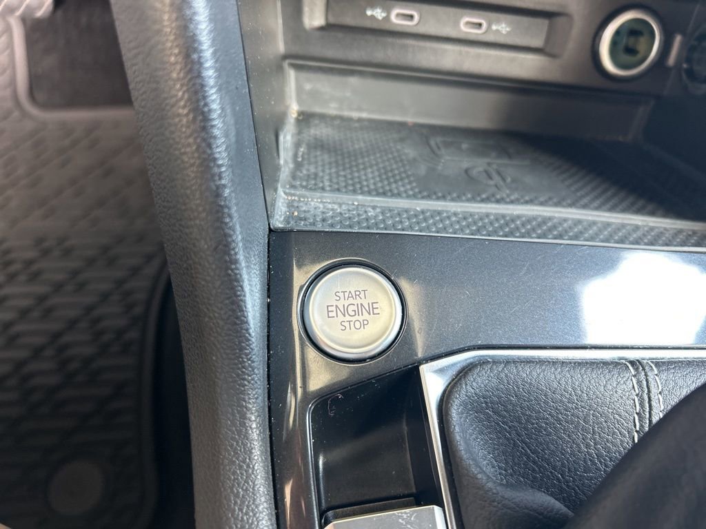 Used 2024 Volkswagen Tiguan SE w/ Panoramic Sunroof Package FWD image 20