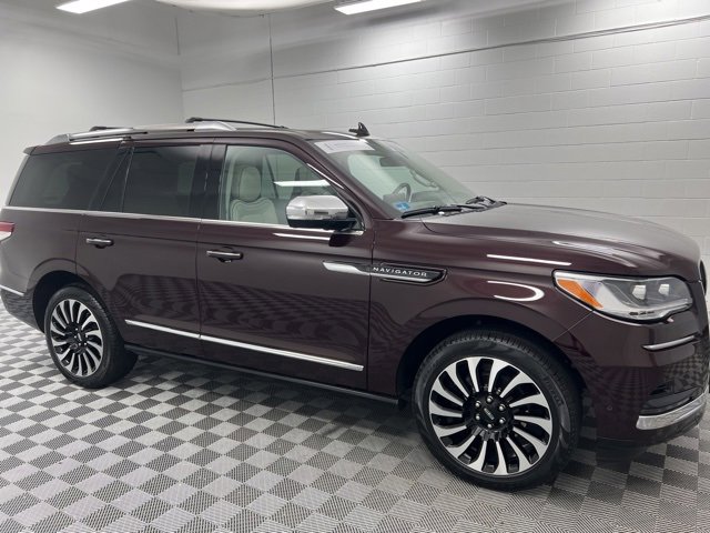 Certified 2024 Lincoln Navigator Black Label image 4