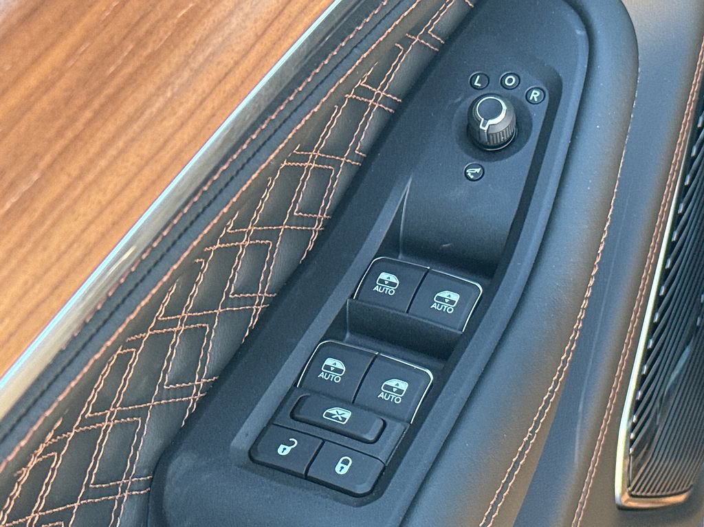 New 2026 Jeep Grand Cherokee L Summit AWD/4WD image 13