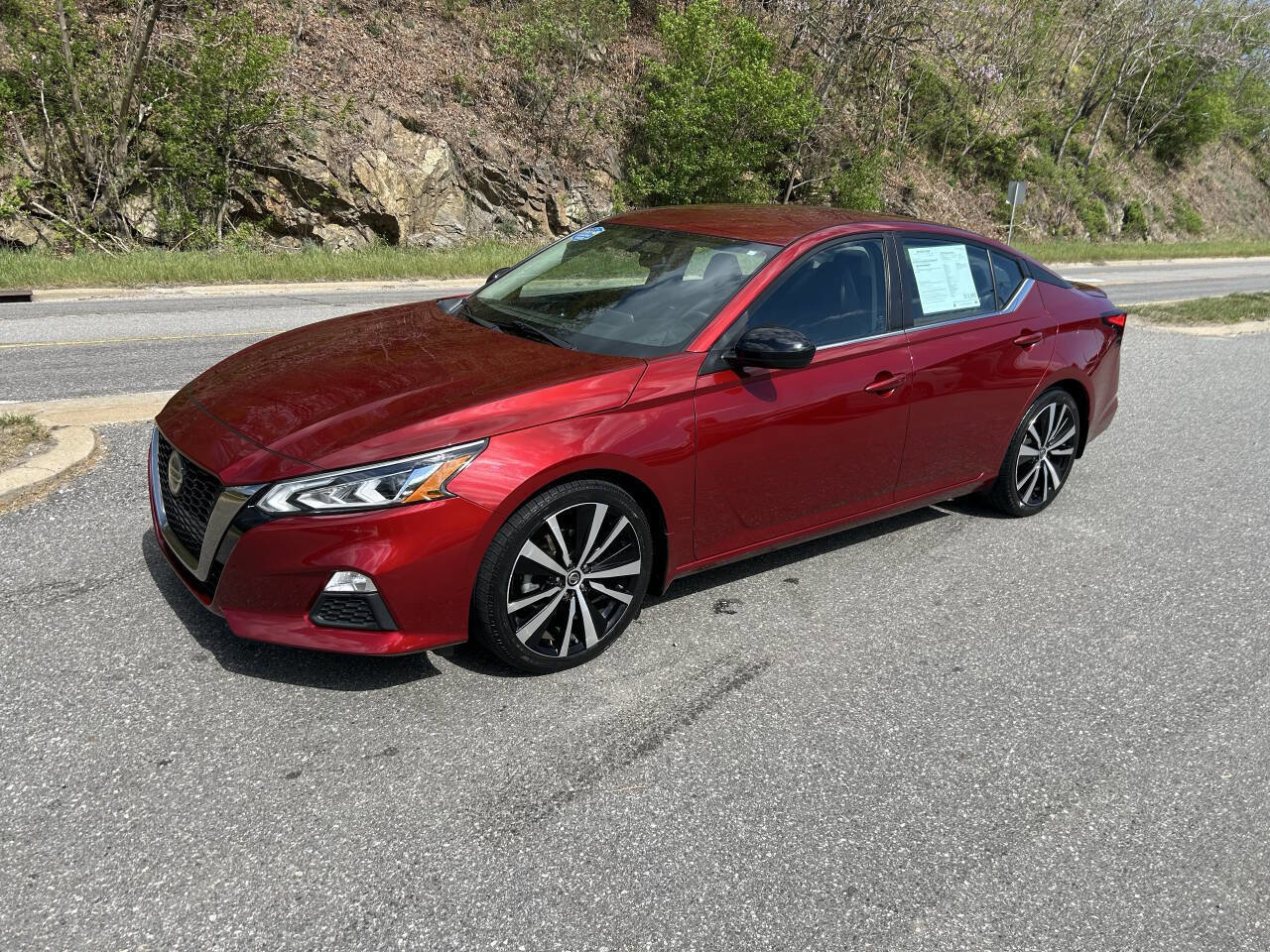 Used 2019 Nissan Altima 2.5 SR FWD image 2