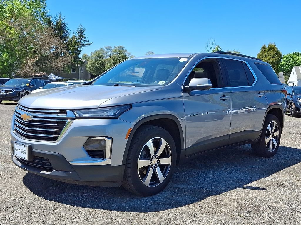 Used 2023 Chevrolet Traverse LT w/ LT Premium Package AWD/4WD image 3