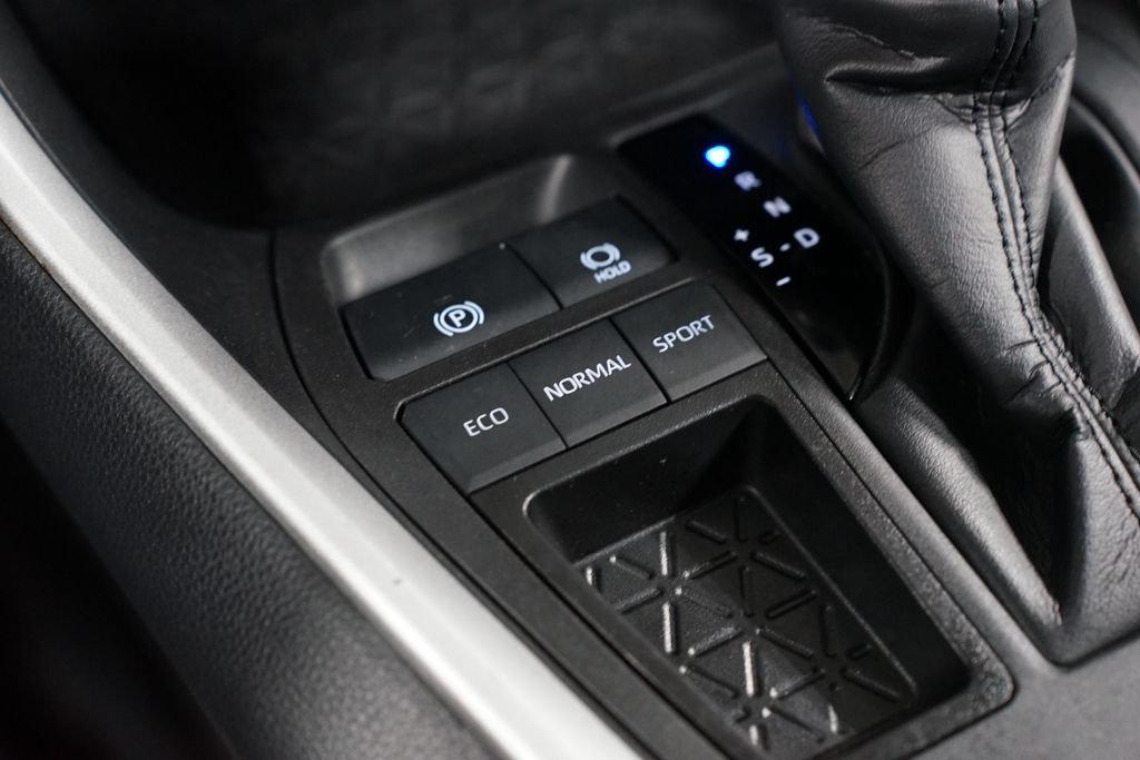 Used 2024 Toyota RAV4 XLE FWD image 22