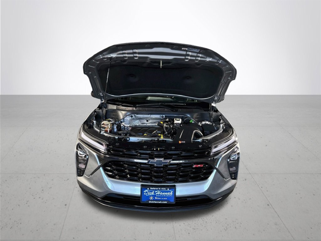 Used 2024 Chevrolet Trax RS w/ Sunroof Package FWD image 22