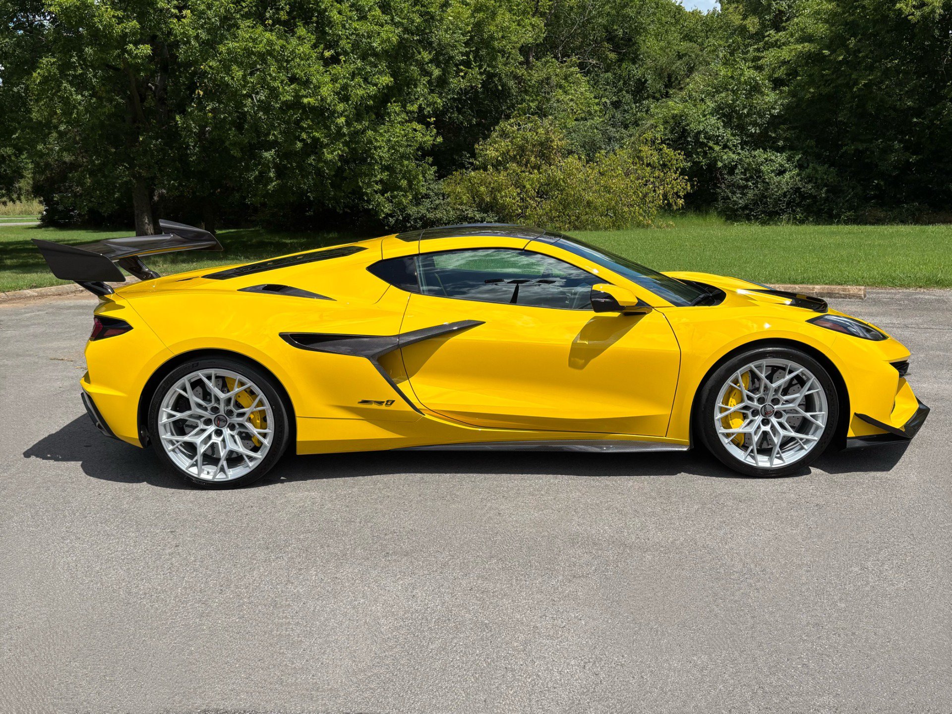 Used 2026 Chevrolet Corvette ZR1 w/ ZR1 Carbon Fiber Aero Package RWD image 8