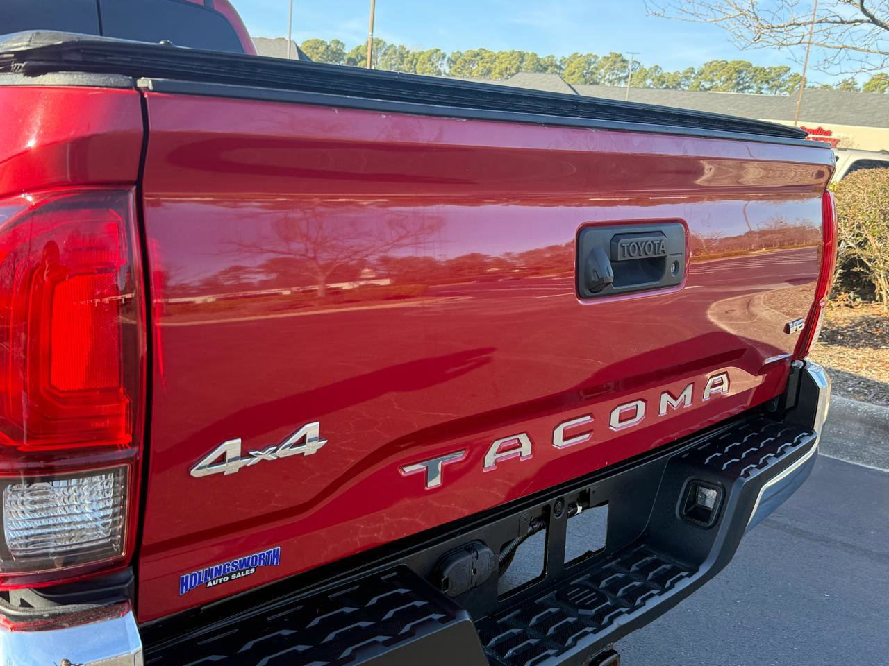 Used 2018 Toyota Tacoma SR5 AWD/4WD image 4