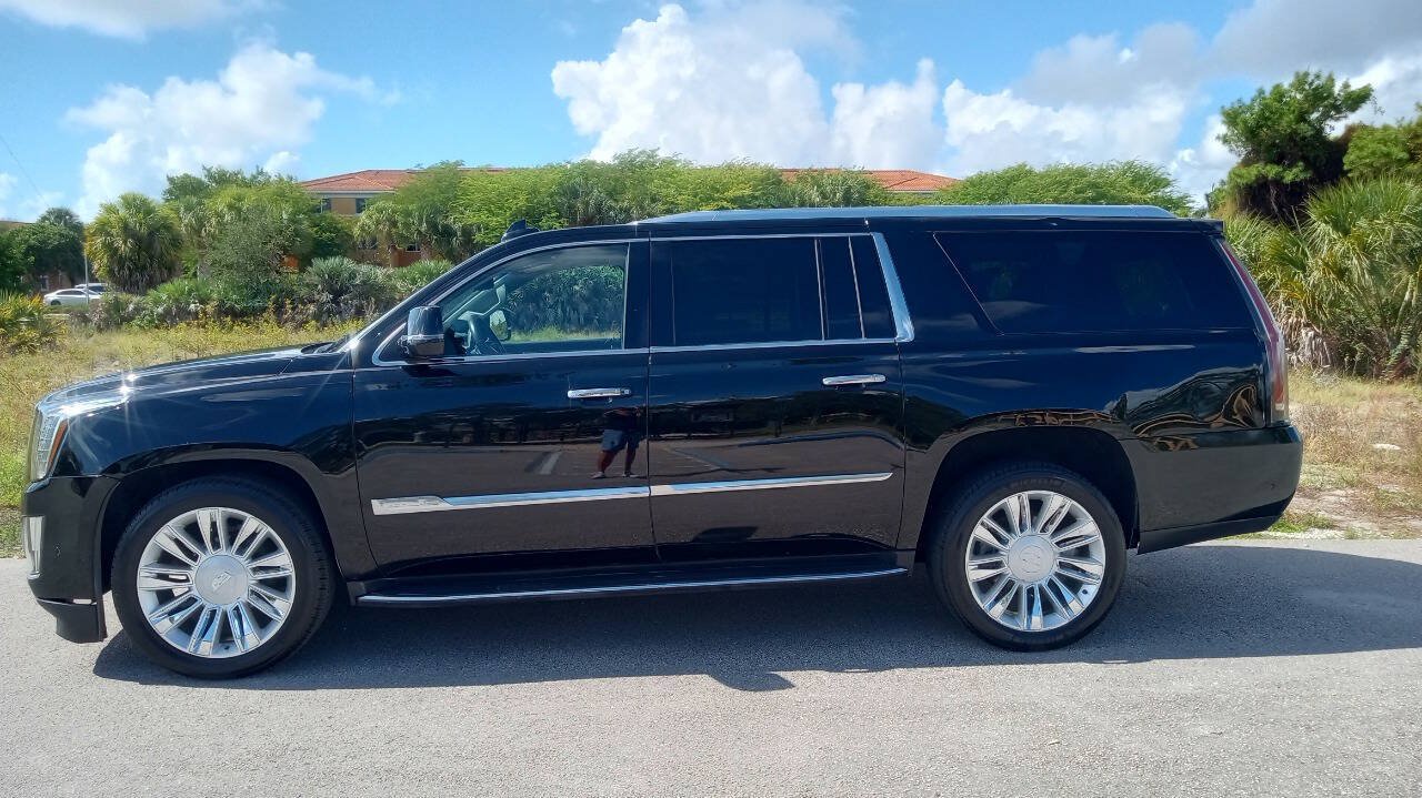 Used 2017 Cadillac Escalade ESV Luxury AWD/4WD image 9