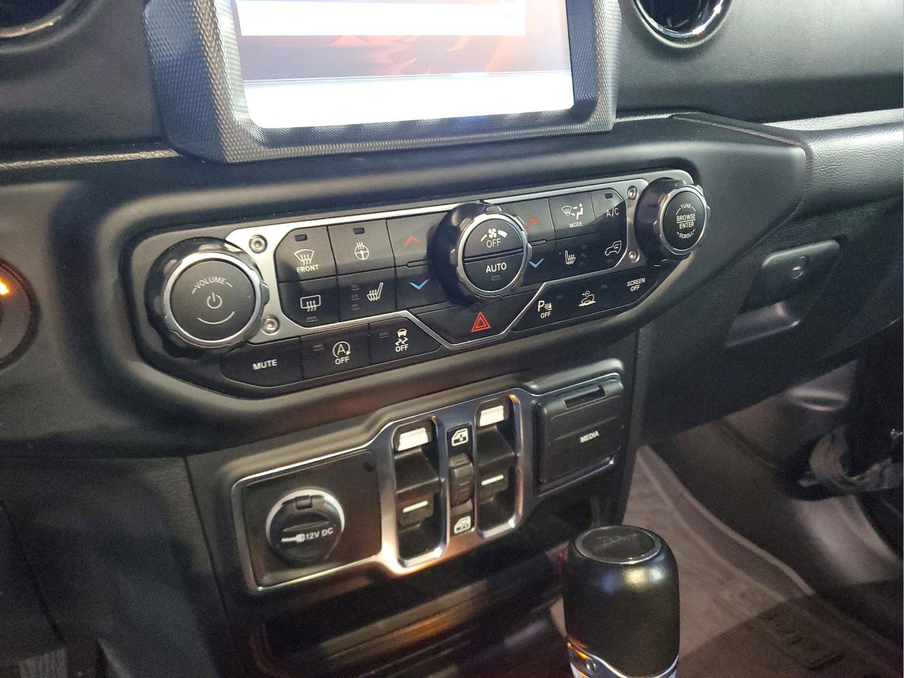 Used 2023 Jeep Gladiator Overland AWD/4WD image 18