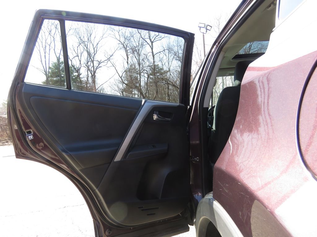 Used 2016 Toyota RAV4 XLE w/ Convenience Package FWD image 19