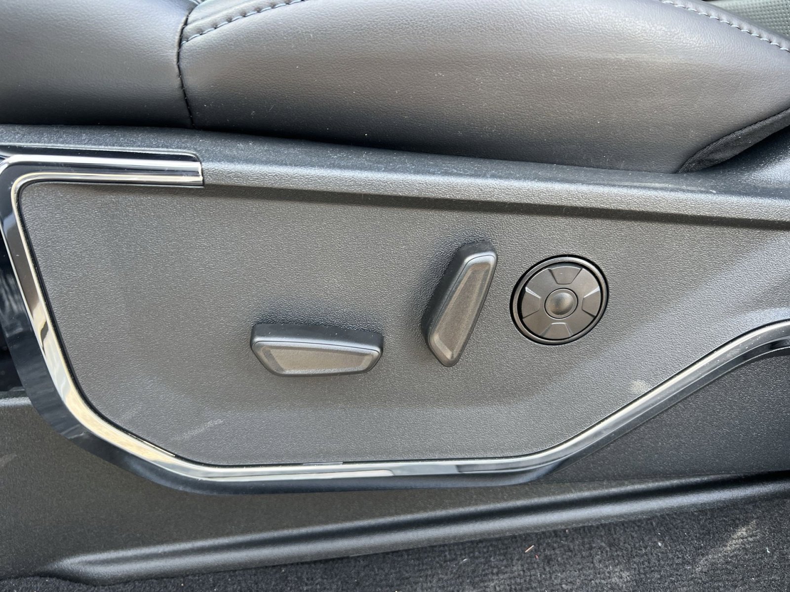 New 2026 Ford F250 Platinum w/ Tremor Off-Road Package image 14