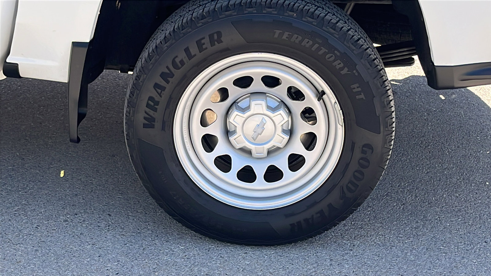 Used 2024 Chevrolet Colorado W/T RWD image 5