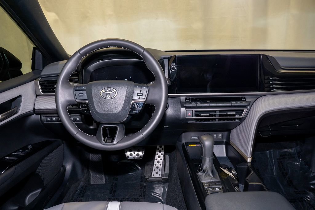 Used 2025 Toyota Camry SE image 6