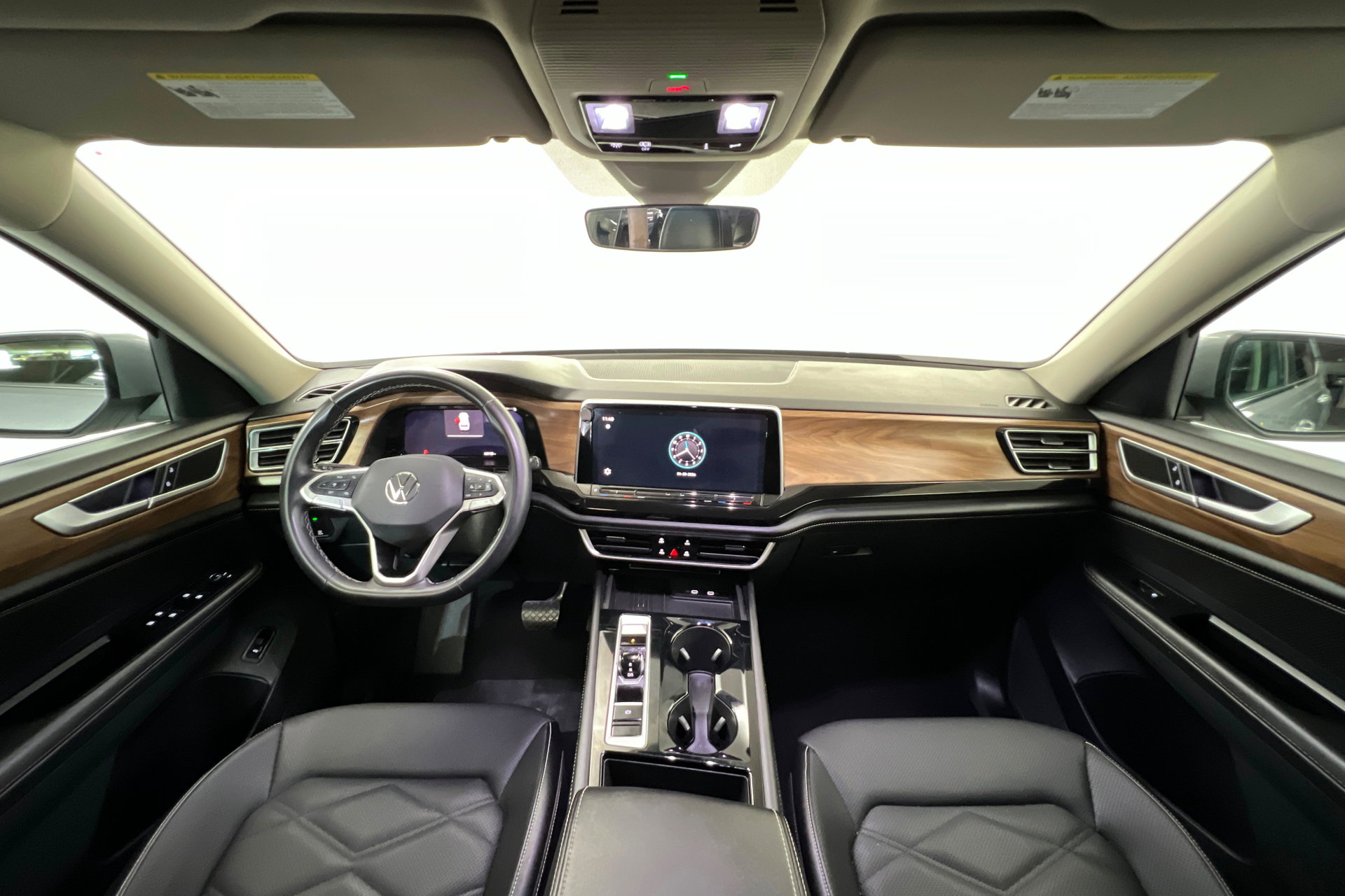 Used 2025 Volkswagen Atlas SE AWD/4WD image 10