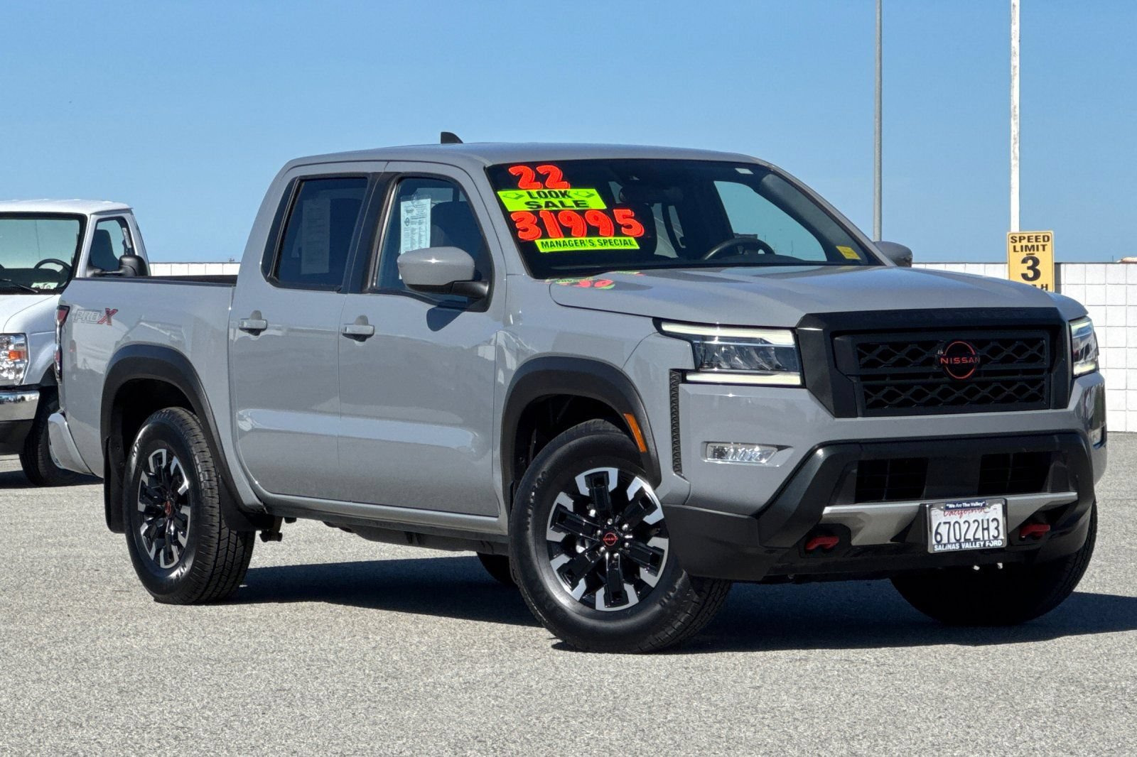 Used 2022 Nissan Frontier Pro-X RWD image 2