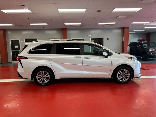 Certified 2024 Toyota Sienna Limited AWD/4WD image 3