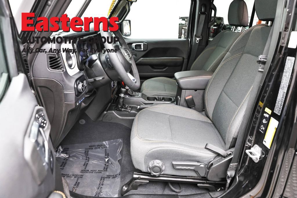 Used 2025 Jeep Wrangler Unlimited Sahara AWD/4WD image 14