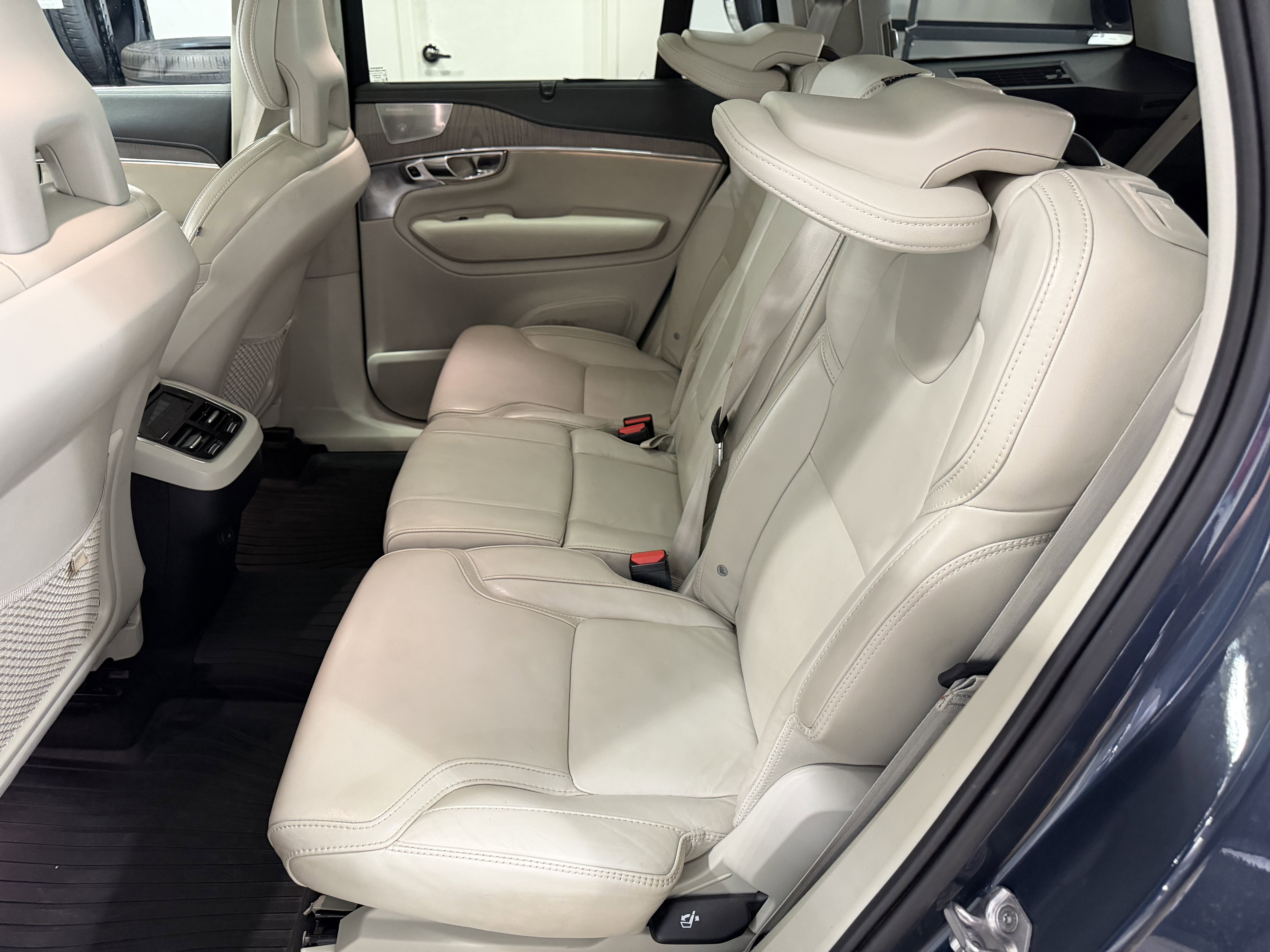 Used 2023 Volvo XC60 B5 Ultimate w/ Climate Package AWD/4WD image 23