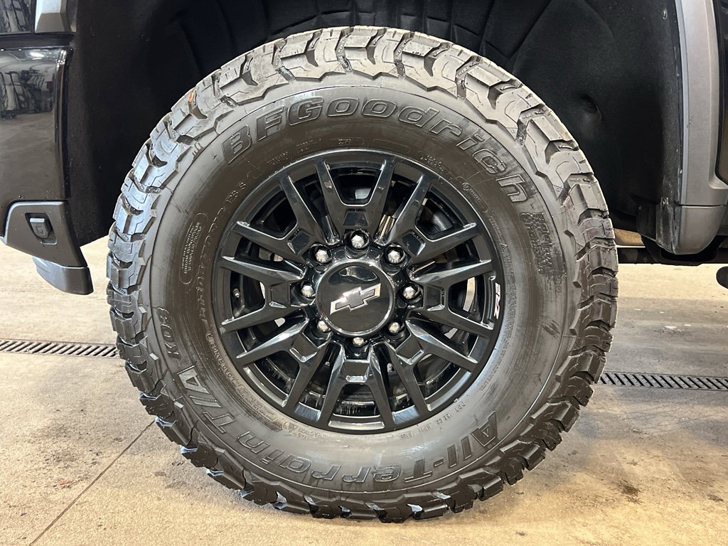 Used 2024 Chevrolet Silverado 2500 ZR2 w/ Technology Package image 8