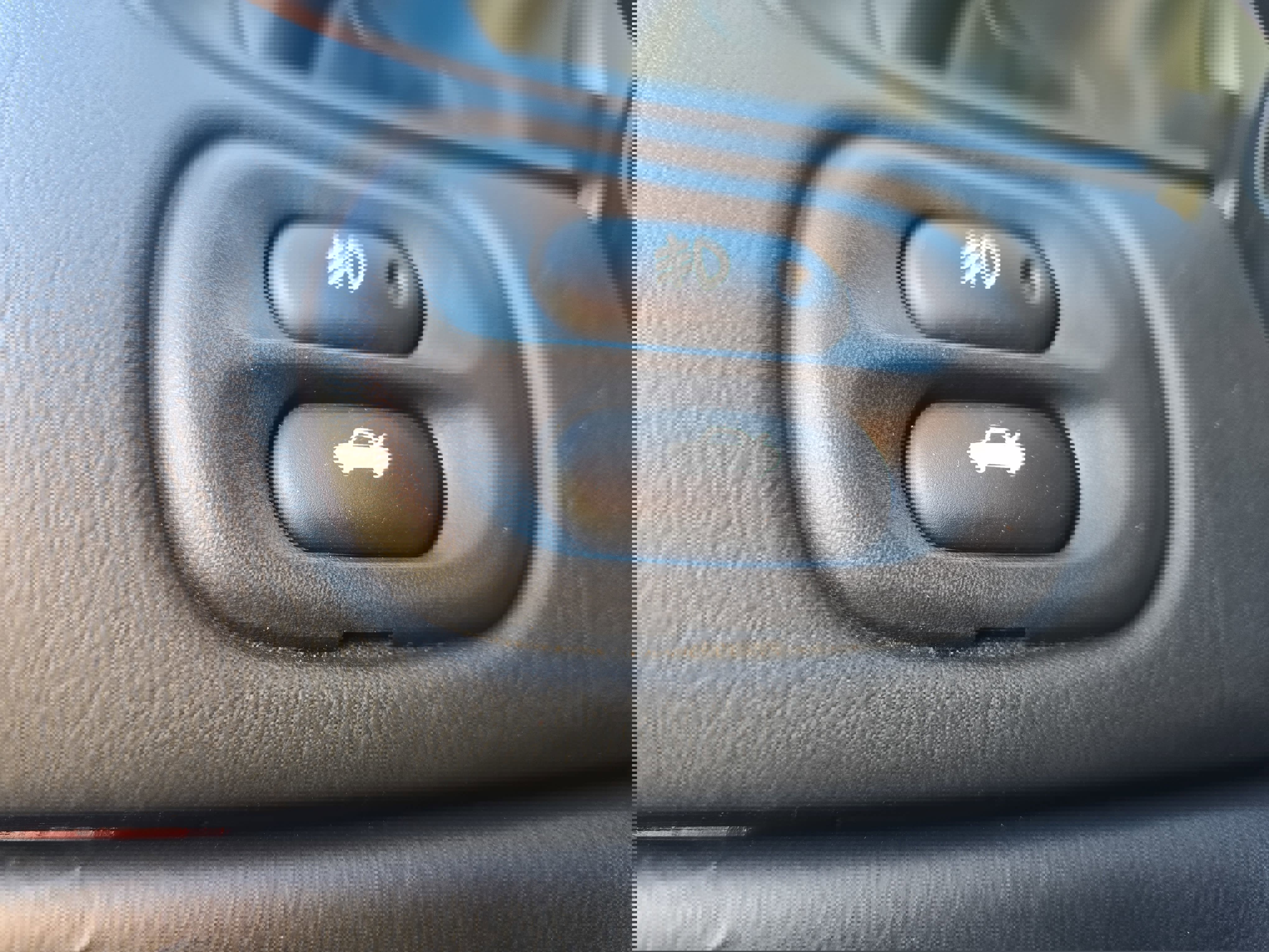 Used 2004 Chevrolet Corvette Convertible w/ Preferred Equipment Group image 28