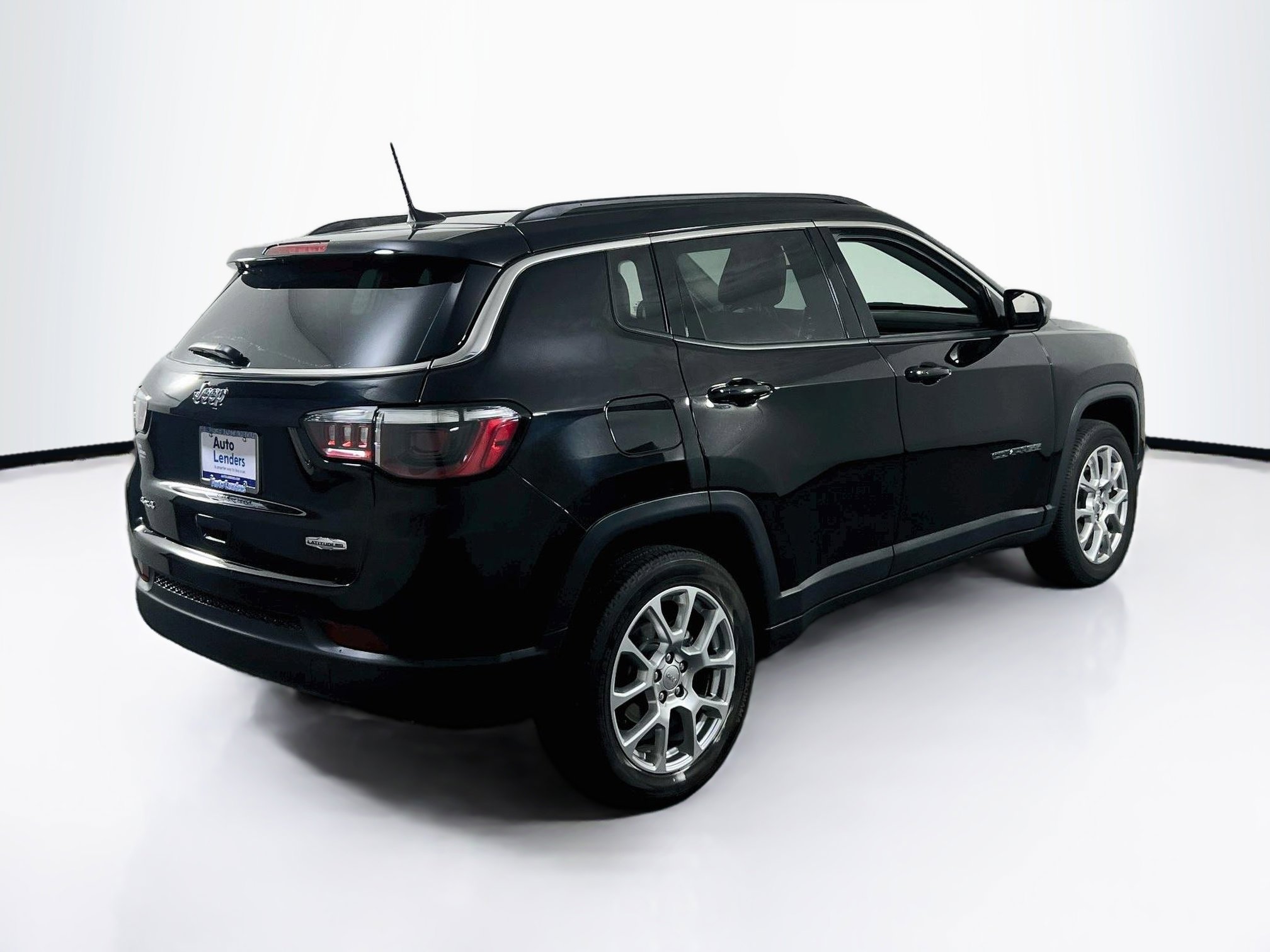 Used 2022 Jeep Compass Latitude w/ Sun and Sound Group AWD/4WD image 5