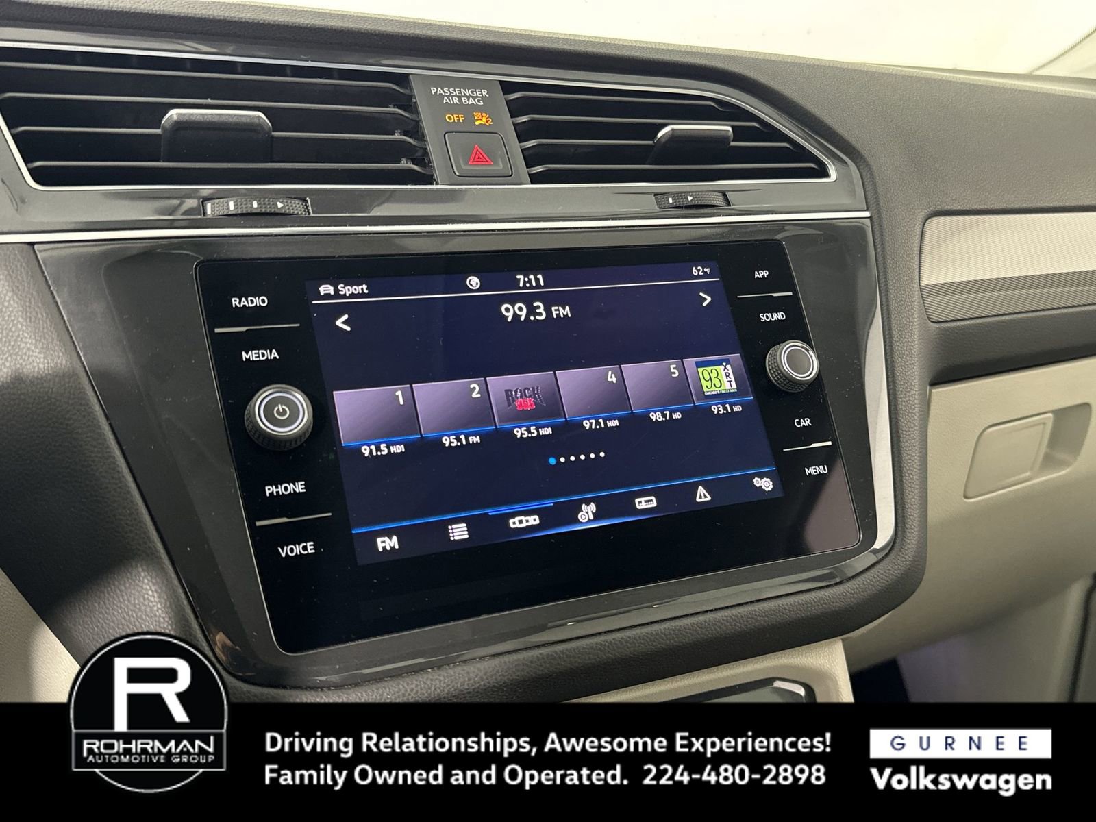 Used 2022 Volkswagen Tiguan SE image 6