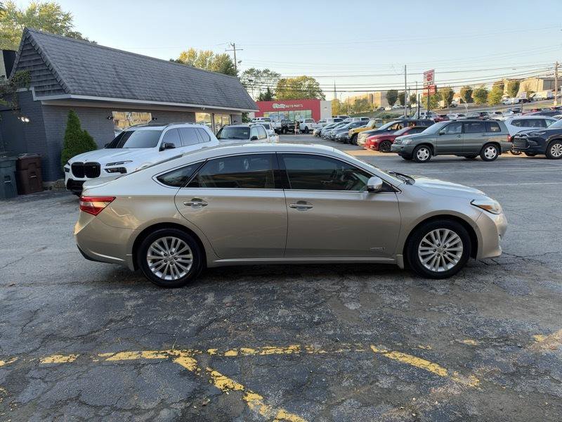 Used 2015 Toyota Avalon XLE Touring FWD image 4
