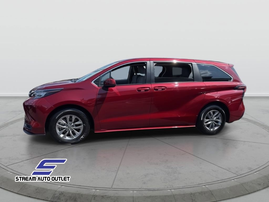 Used 2022 Toyota Sienna LE image 6