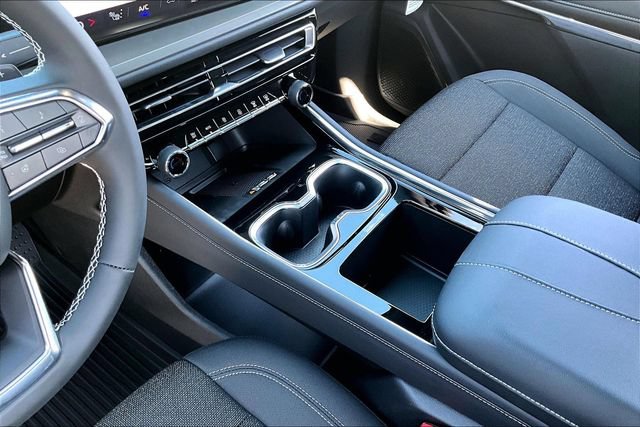New 2027 Chevrolet Traverse LT w/ Driver Confidence Package FWD image 8