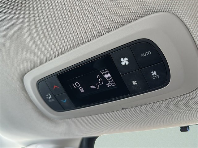 Used 2020 Chrysler Pacifica Touring-L image 25