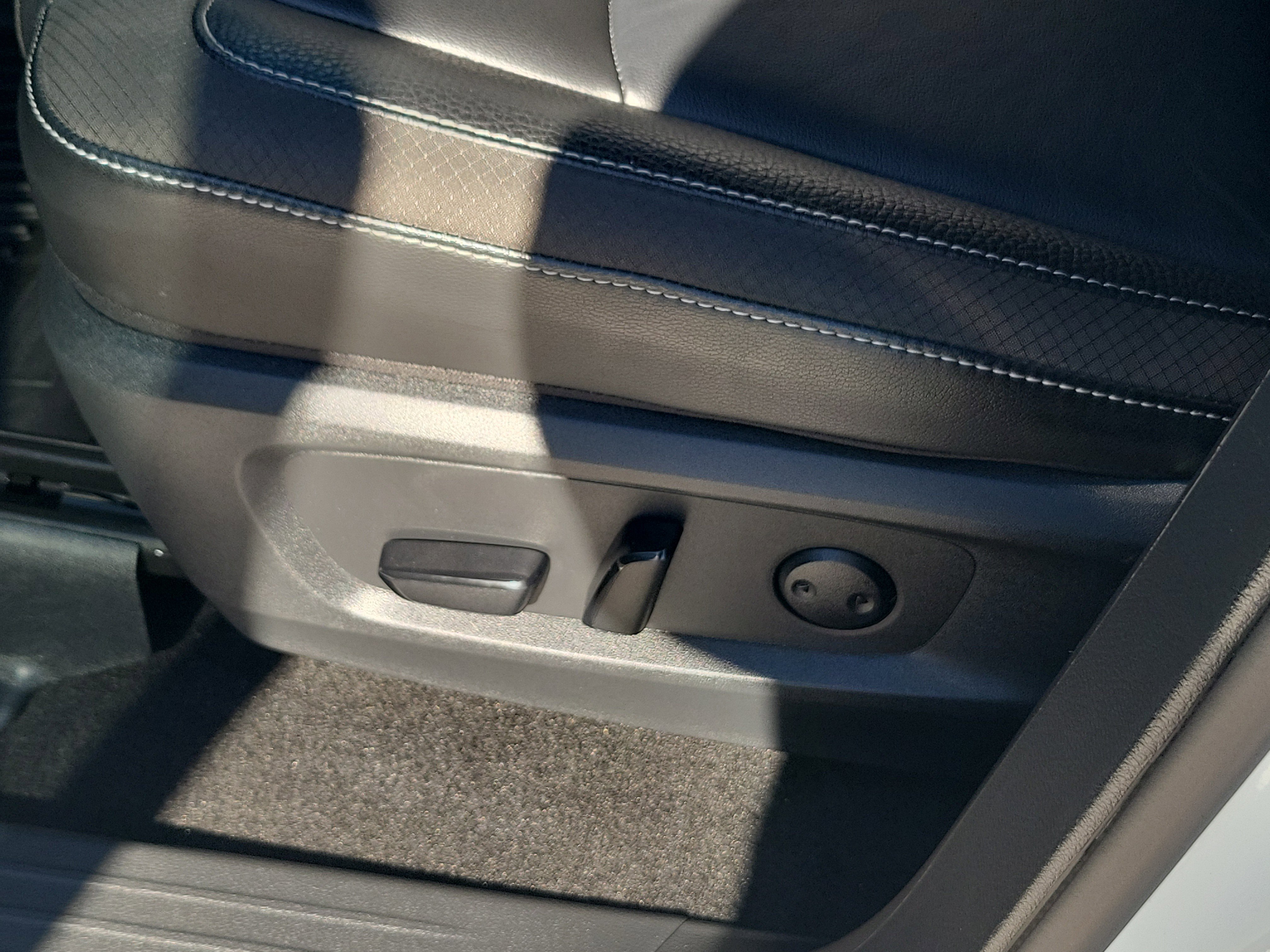 Used 2024 Nissan Pathfinder SL image 25