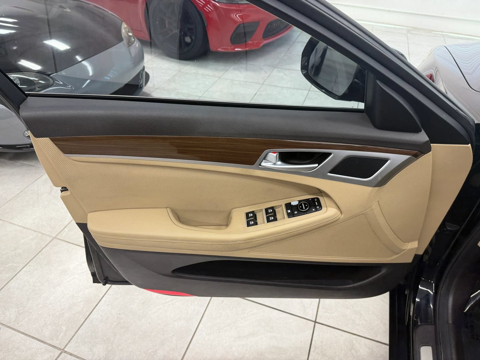 Used 2016 Hyundai Genesis 3.8 RWD image 13