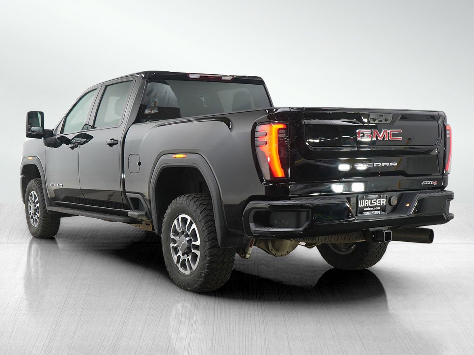 Used 2024 GMC Sierra 2500 AT4 w/ Max Trailering Package image 3