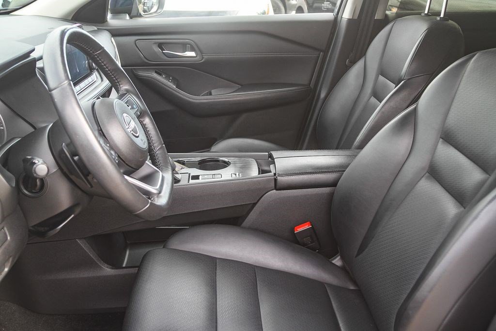 Certified 2024 Nissan Rogue SV w/ SV Premium Package FWD image 15