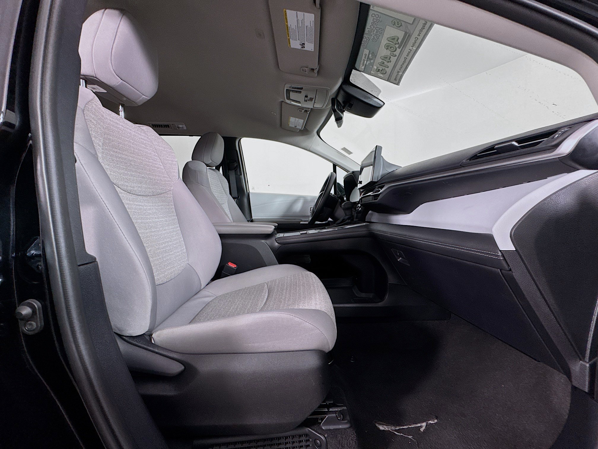 Certified 2026 Toyota Sienna LE FWD image 28