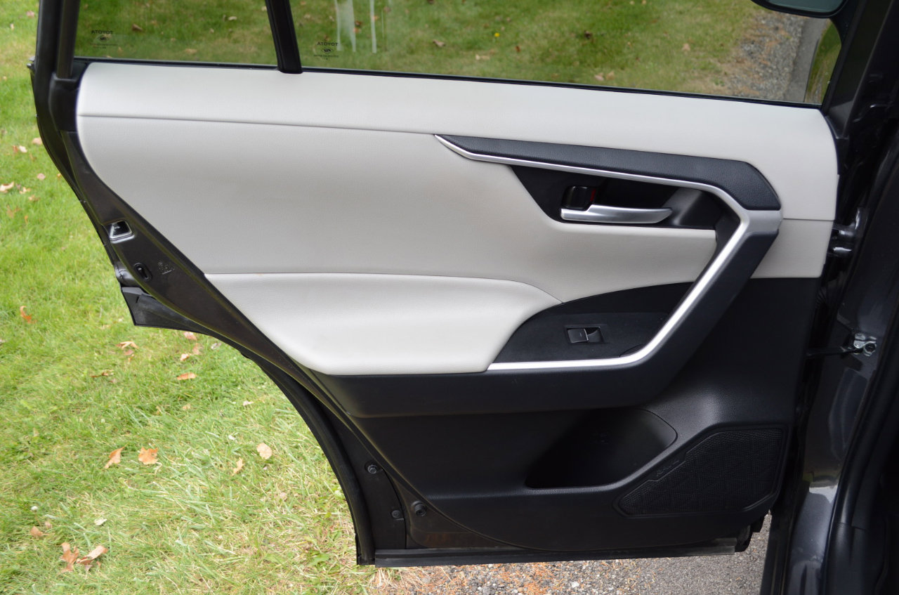 Used 2025 Toyota RAV4 XLE Premium image 21