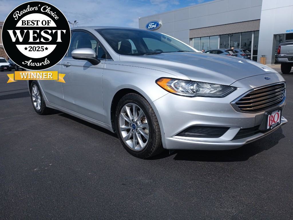 Used 2017 Ford Fusion SE image 1