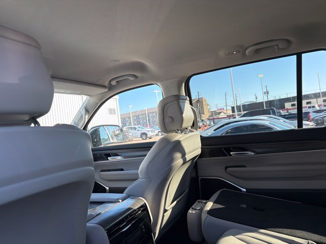 Used 2024 Jeep Wagoneer L Series II w/ Flexible Seating Group RWD image 12
