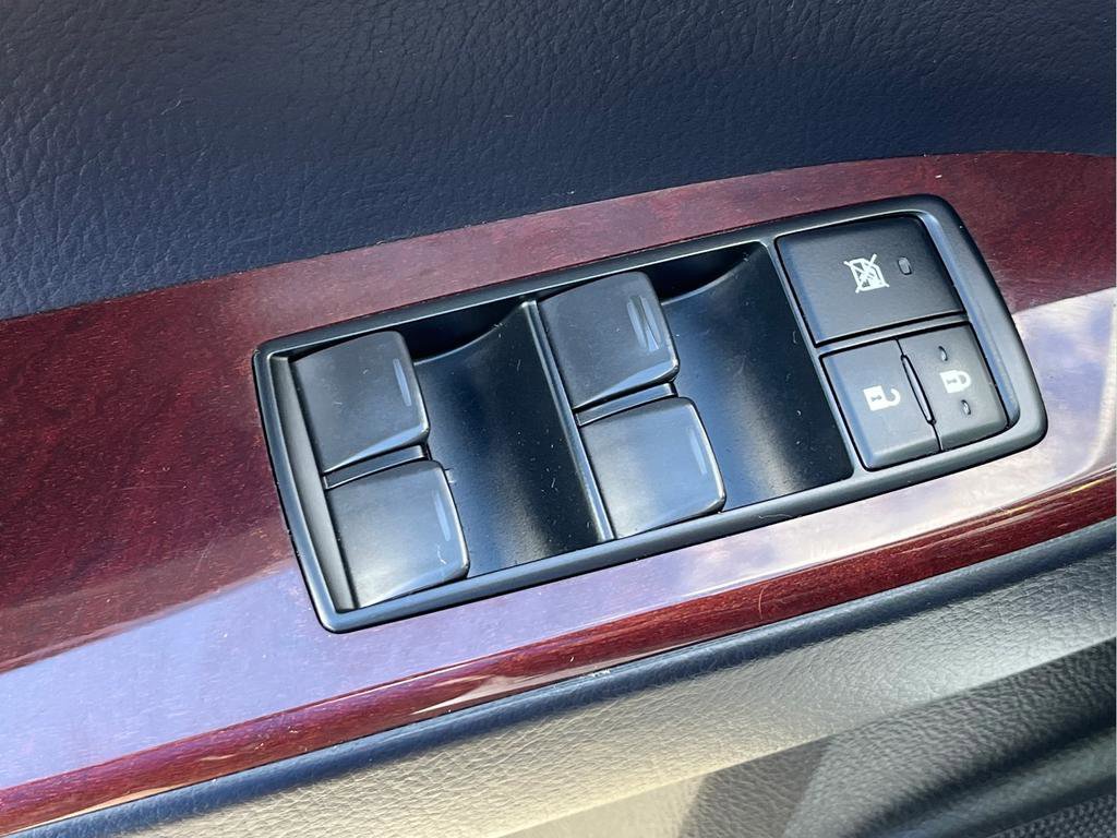 Used 2017 Lexus GX 460 Premium w/ Premium Package image 28