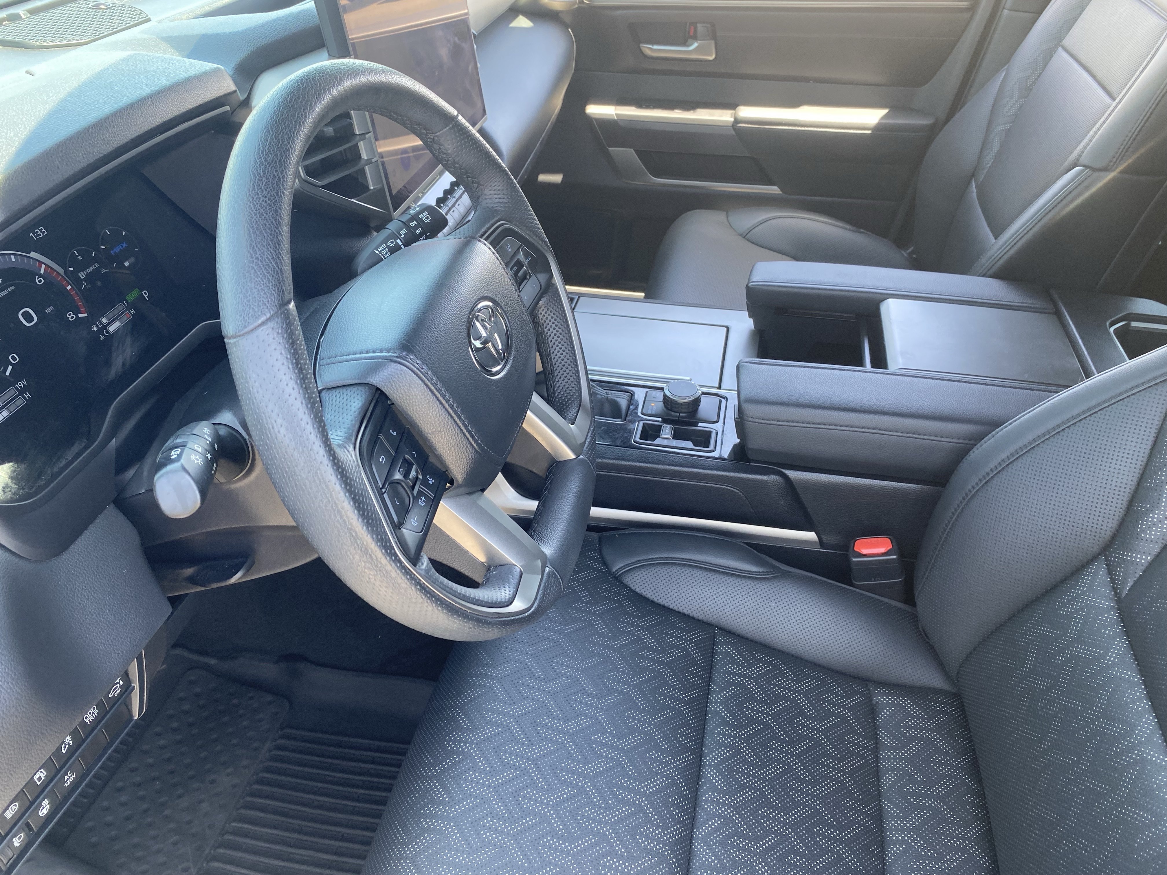 Used 2025 Toyota Sequoia SR5 w/ SR5 Premium Package AWD/4WD image 18