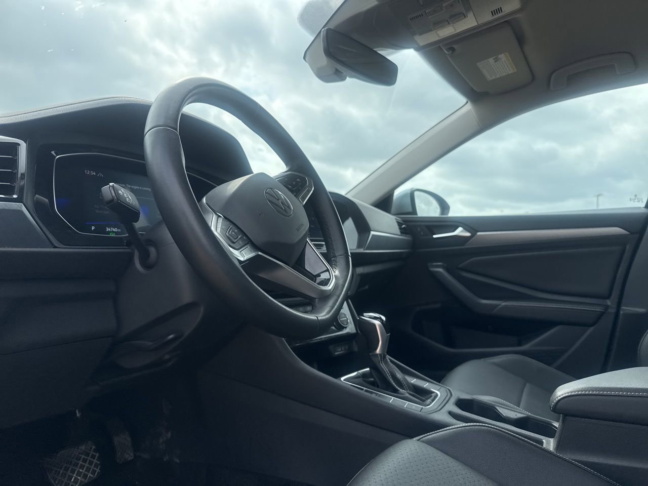 Used 2024 Volkswagen Jetta SE image 29