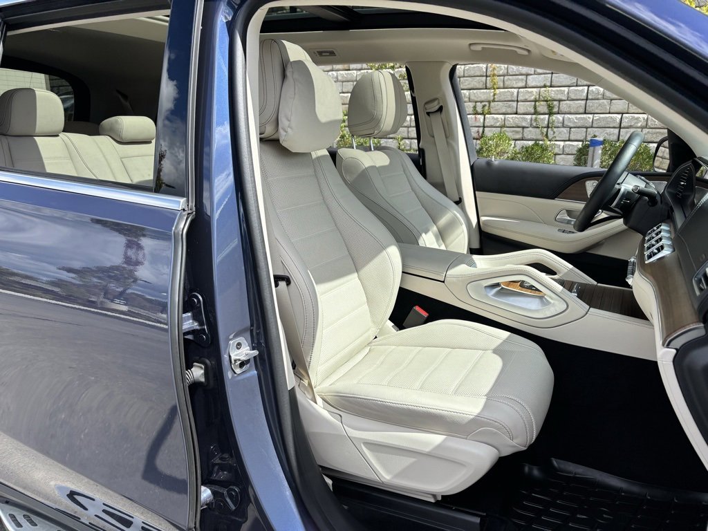 Used 2025 Mercedes-Benz GLS 580 4MATIC image 21