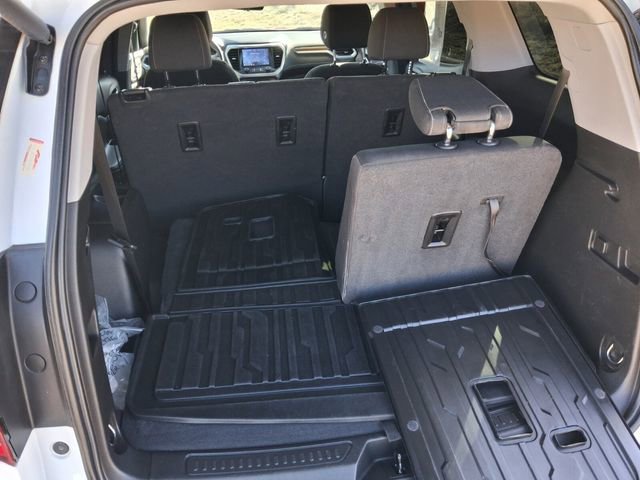 Used 2021 GMC Acadia SLE w/ Driver Convenience Package image 13