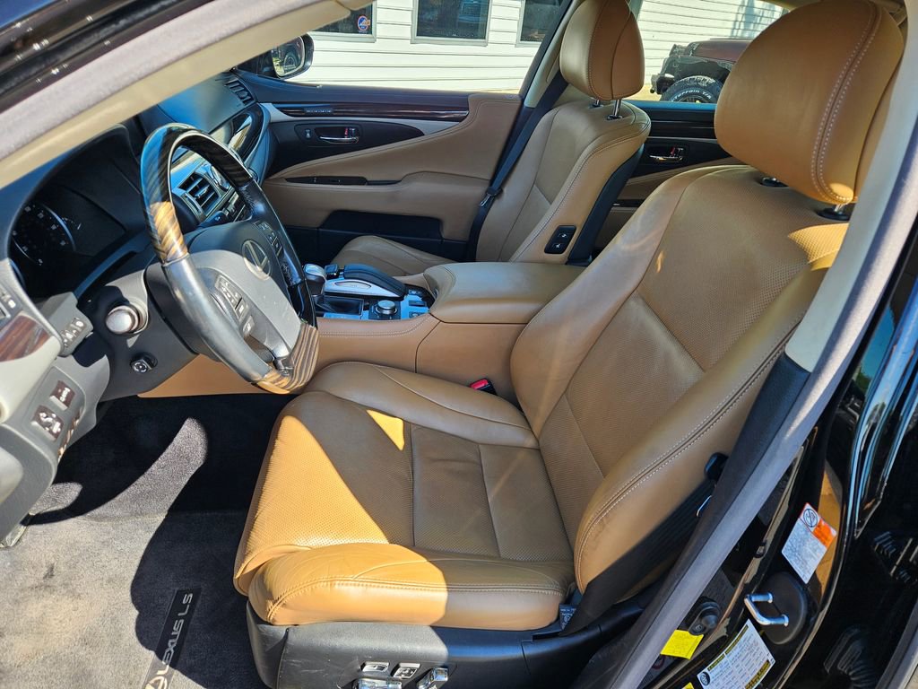 Used 2017 Lexus LS 460 AWD w/ Comfort Package image 9