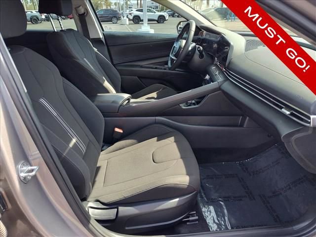 Used 2023 Hyundai Elantra SEL w/ Convenience Package FWD image 10