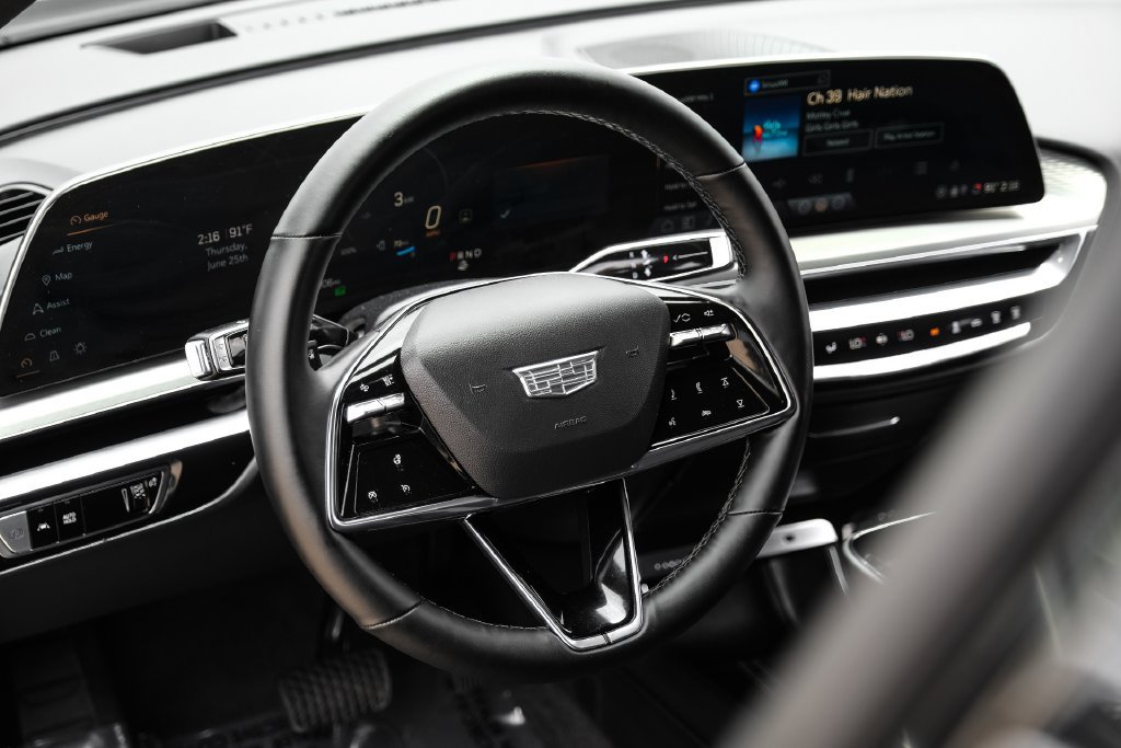 Used 2024 Cadillac Lyriq Luxury RWD image 12
