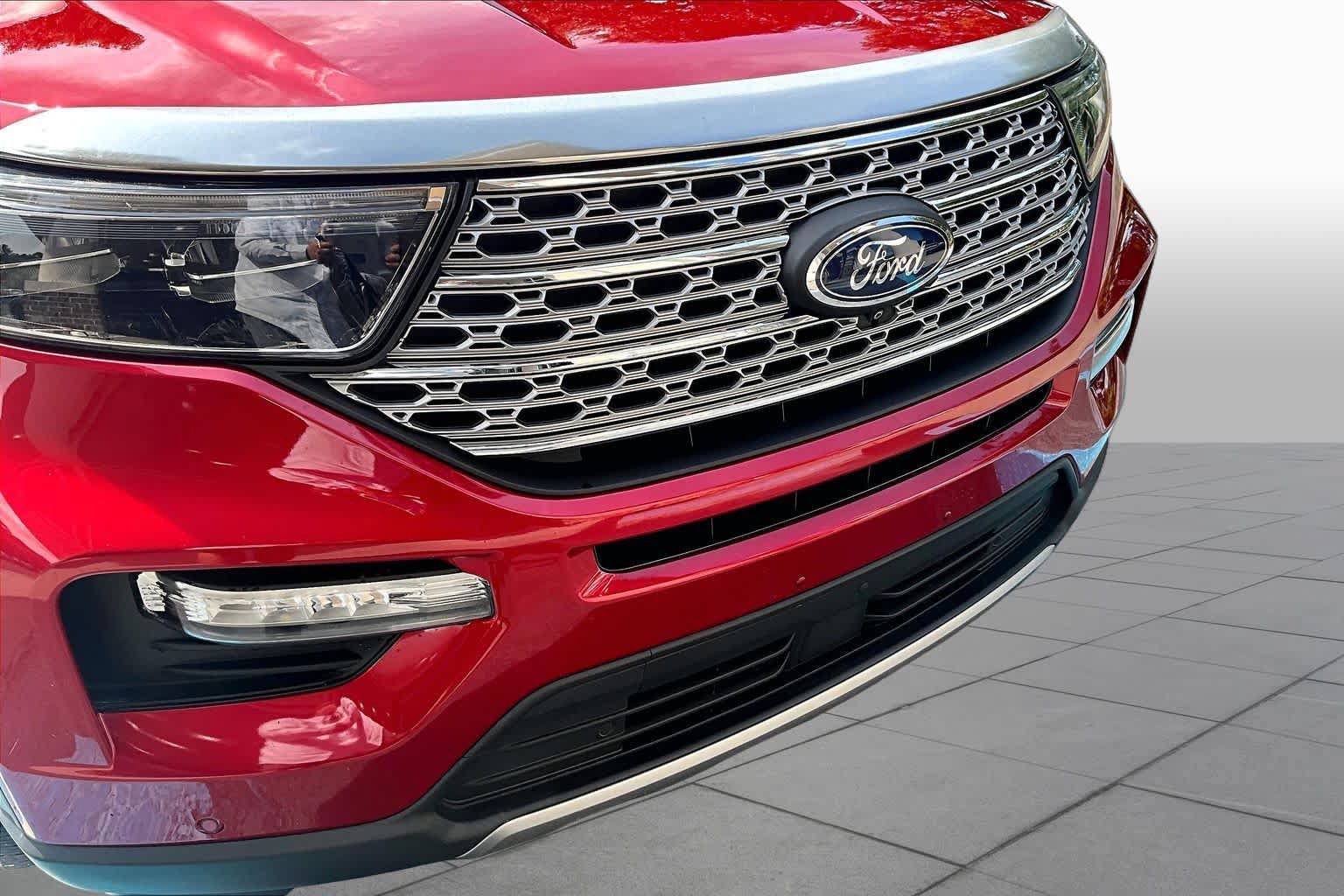 Used 2021 Ford Explorer Limited w/ Equipment Group 301A AWD/4WD image 30