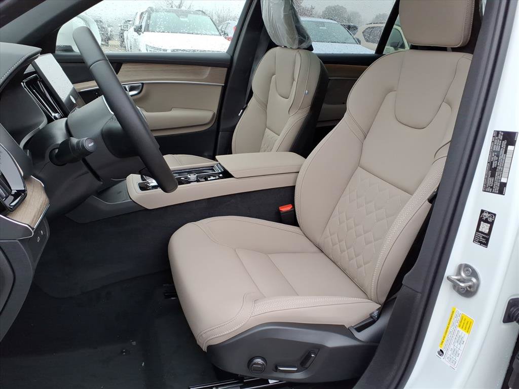New 2026 Volvo XC90 T8 Plus w/ Protection Package Premier AWD/4WD image 5
