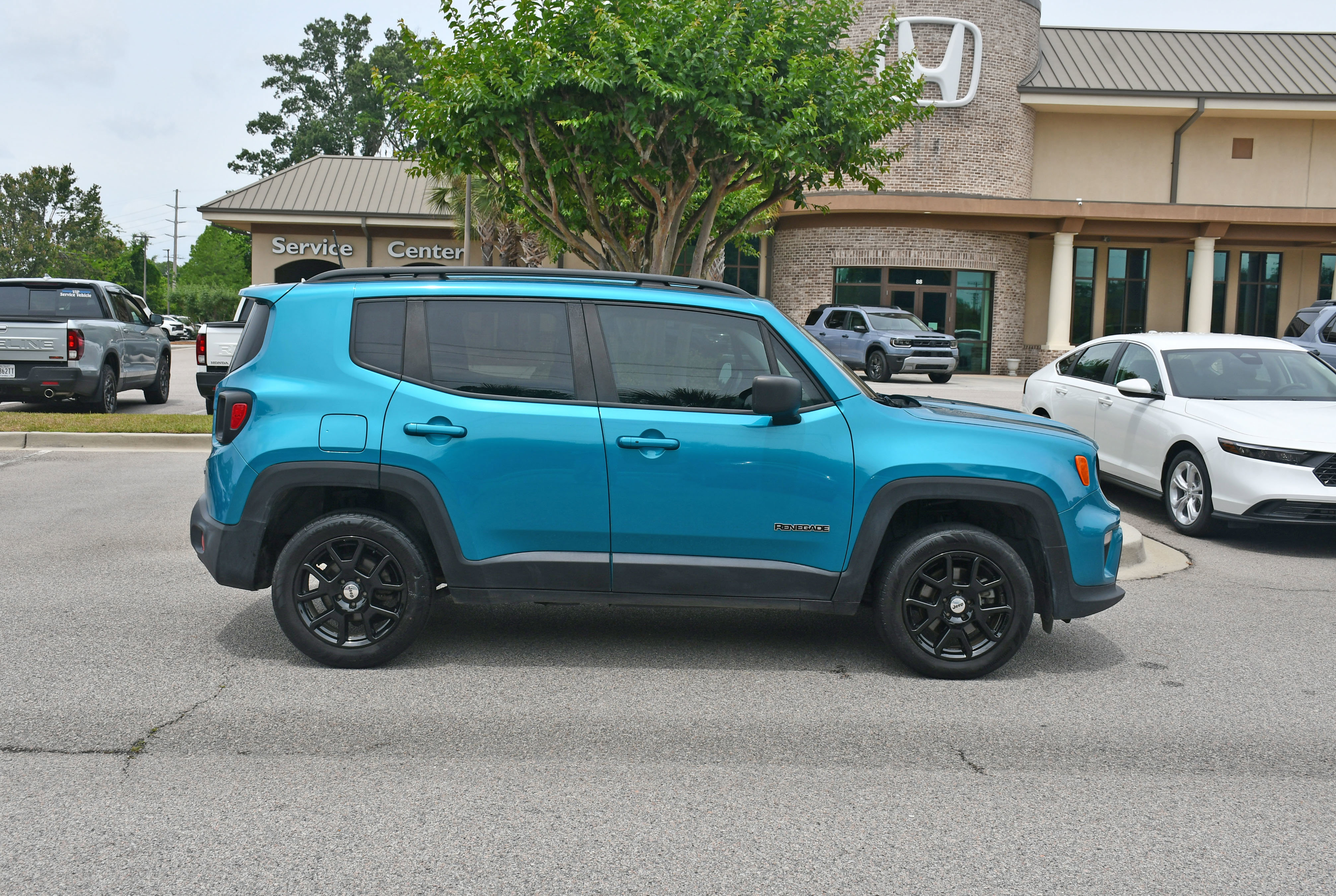 Used 2022 Jeep Renegade Latitude w/ Convenience Group AWD/4WD image 5