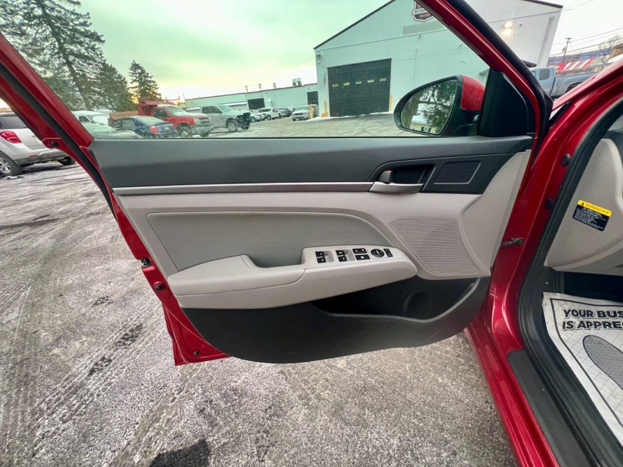 Used 2018 Hyundai Elantra SEL w/ Cargo Package image 11